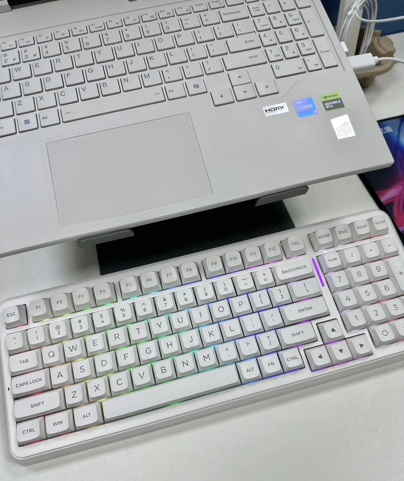 Gaming Keyboard Mechanical Wireless - MCHOSE K99 V3 カスタマイズ可能なメカニカルキーボードモードワイヤレス Bluetooth 10000mAh